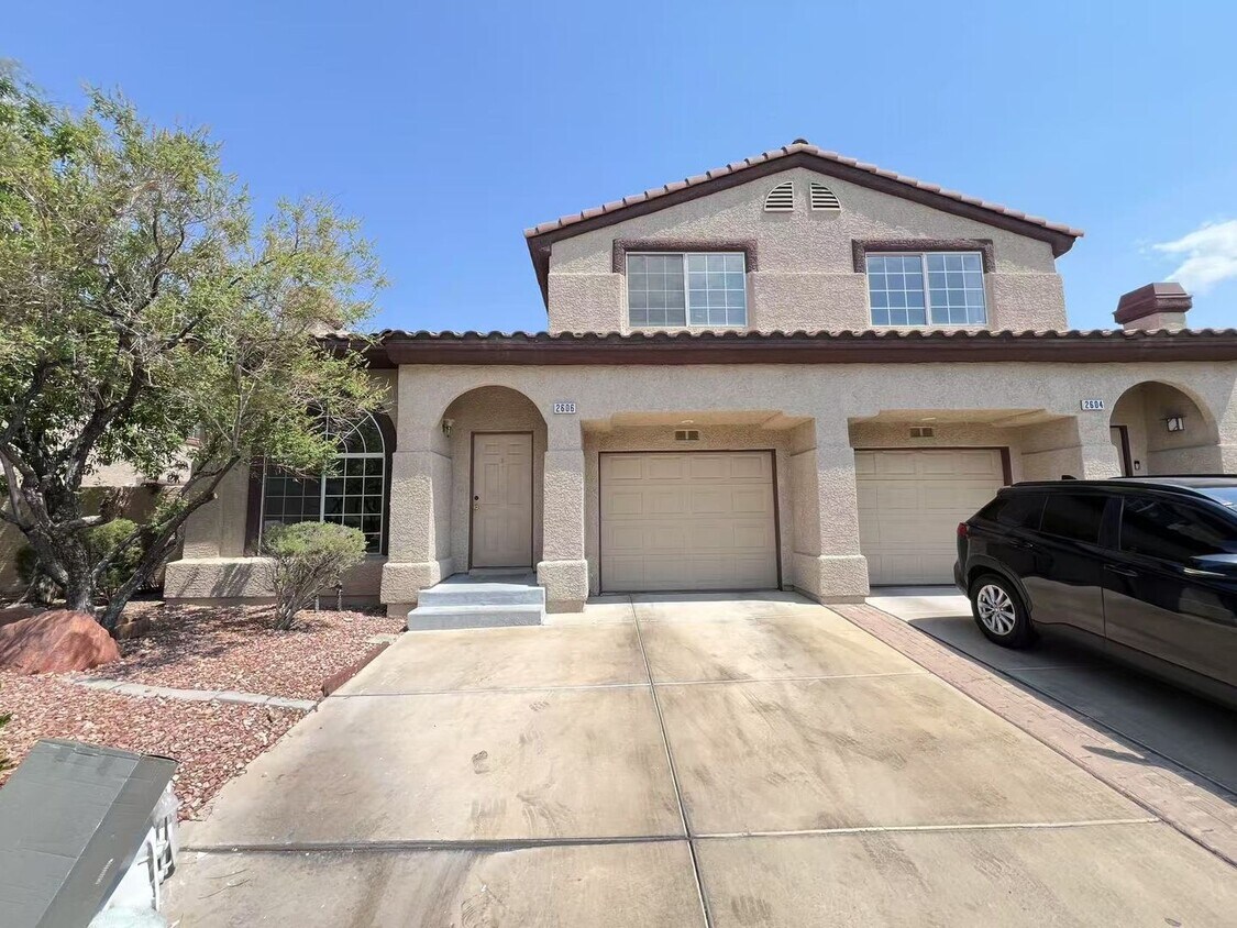 Foto principal - Spacious Townhome in Desirable Green Valle...