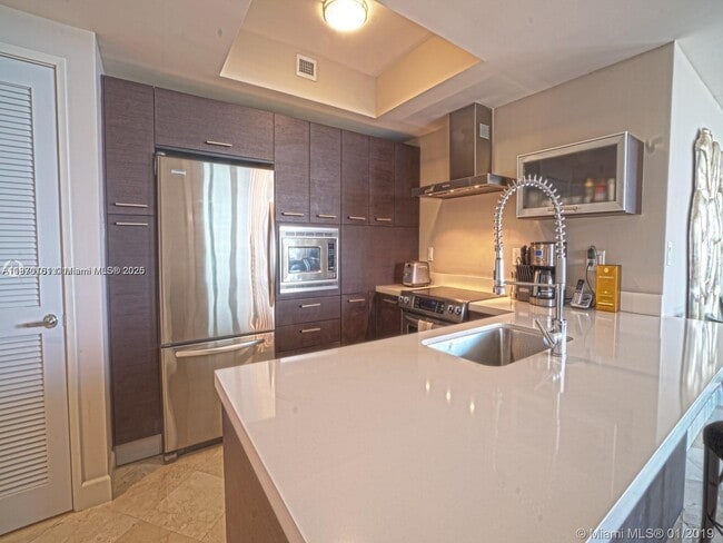 Foto del edificio - 200 Sunny Isles Blvd