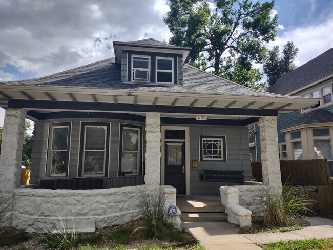 Building Photo - 1109 E Platte Ave