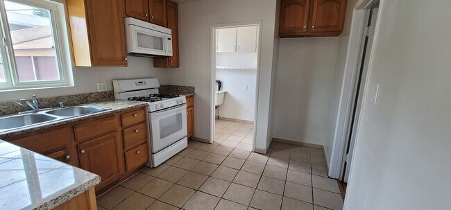 Cocina - 14522 Killion St