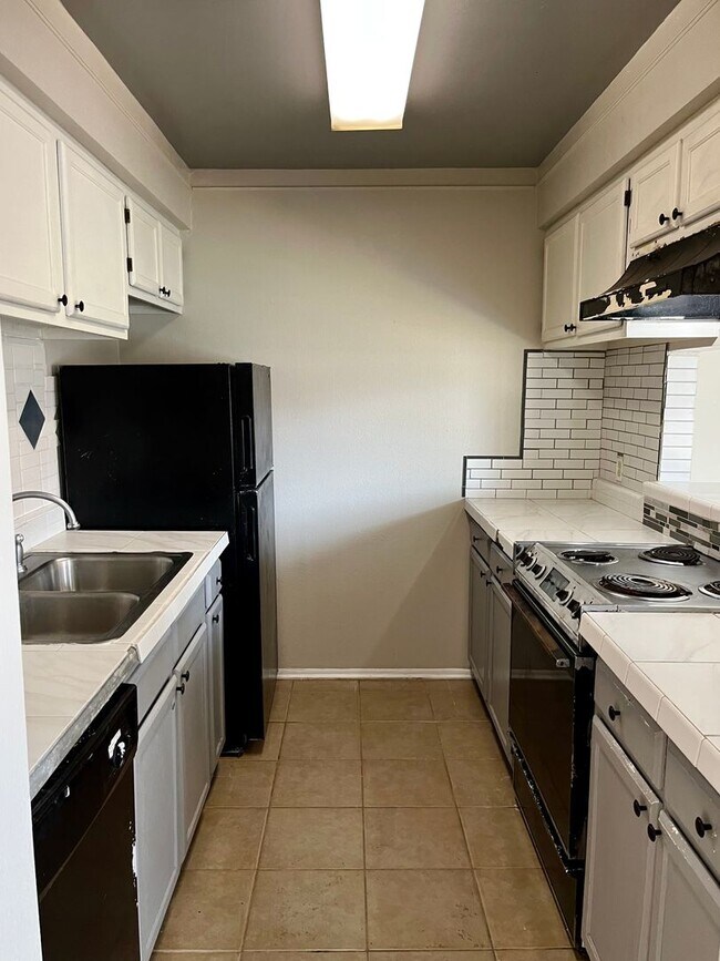 Foto del edificio - 5120 Everett Ln