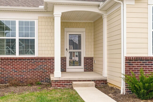 Building Photo - 8139 Wolf Path Dr