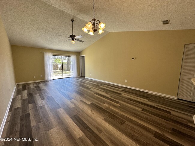 Foto del edificio - 8645 Greatpine Ln W