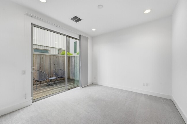 Building Photo - 1155 W 17th St