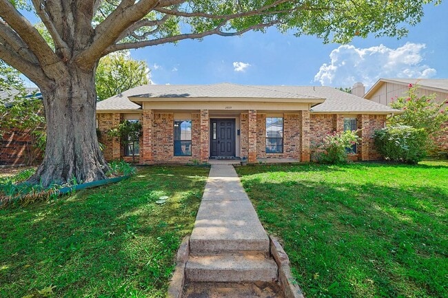 Building Photo - 2825 Windsor Dr