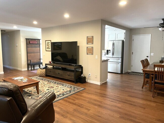 Foto del edificio - 3 bedroom 2 bath FURNISHED home in Lake Wi...
