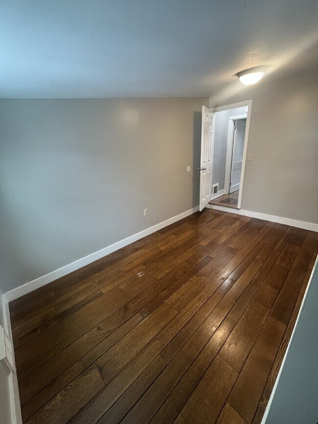 Foto del edificio - COMING SOON! 2 Bedroom Duplex in Downtown ...