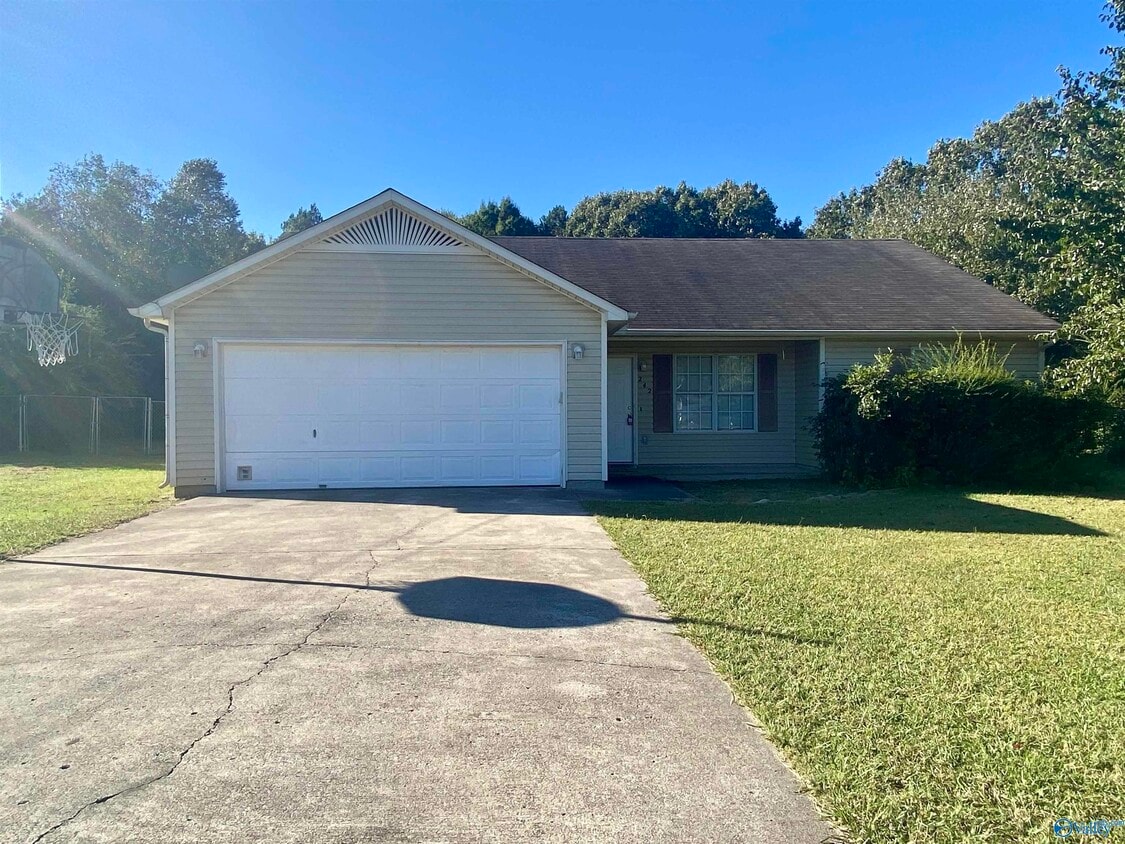 242 Comet Dr, Toney, AL 35773 House Rental in Toney, AL