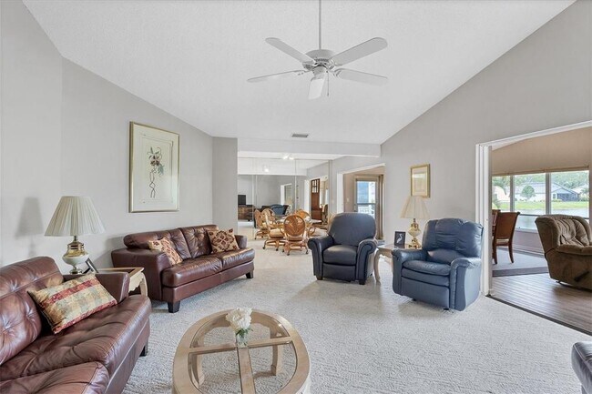 Foto del edificio - 425 Cypress Forest Dr