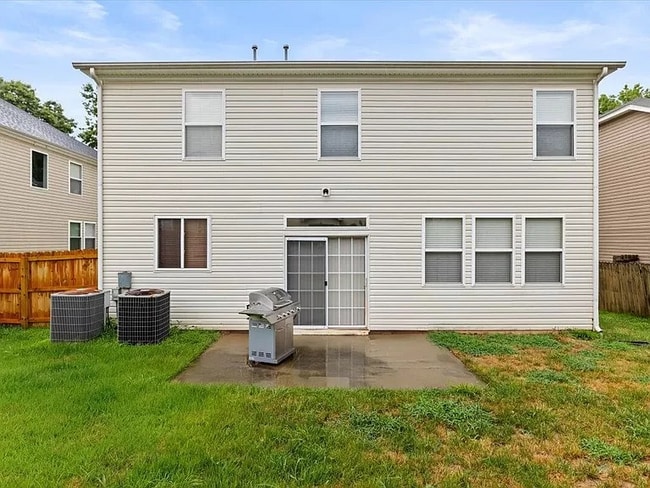 Foto del edificio - 120 Milpass Dr