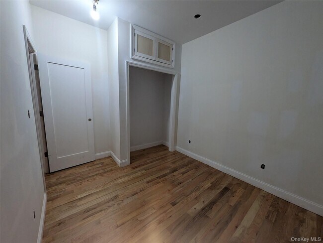 Foto del edificio - 104-44 42nd Ave