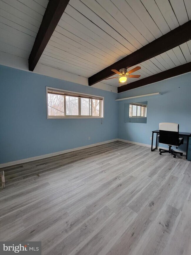 Foto del edificio - 4341 Americana Dr