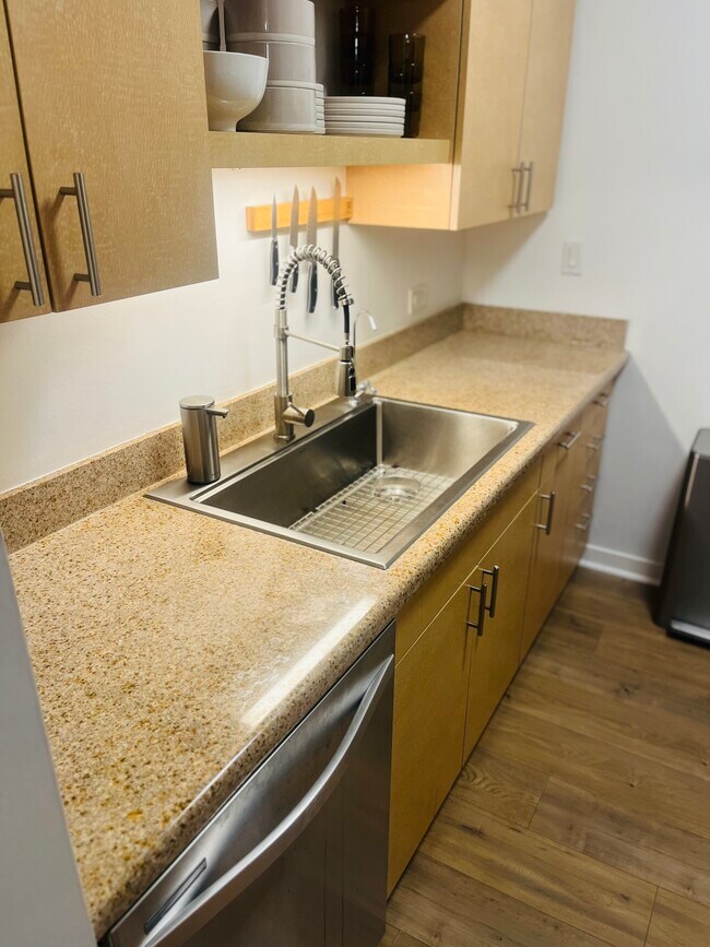 Foto del edificio - 425 W Beech St