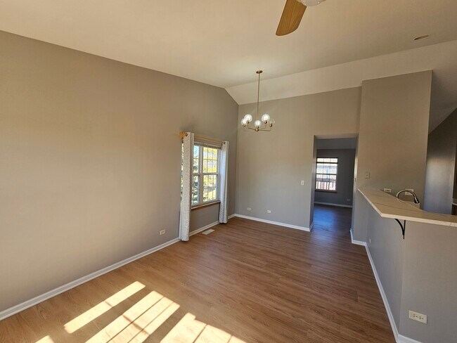 Building Photo - 852 Woodewind Dr