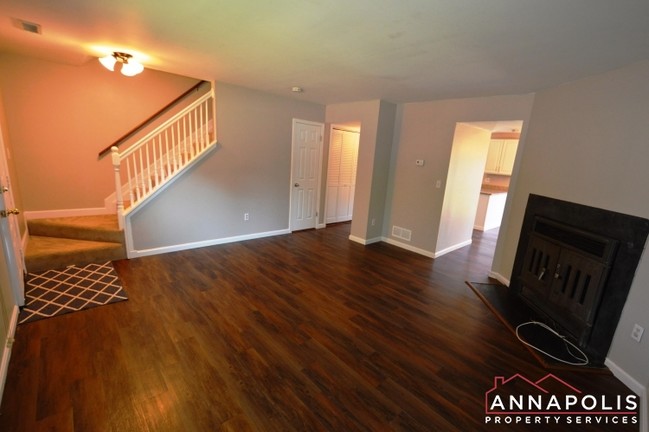 Building Photo - 1760 wood tree circle