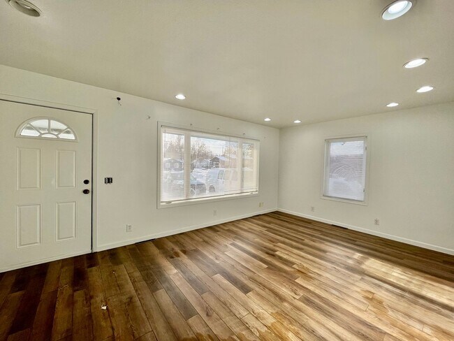 Foto del edificio - Renovated 4 bedroom home for rent