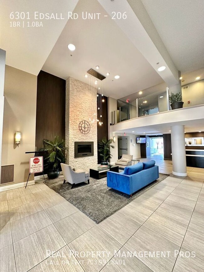 Building Photo - 1 Bedroom Condo + Den /Garage space  @The ...