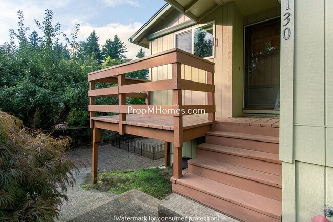 Foto del edificio - Spacious 3 Bedroom Home on an Oversized lo...