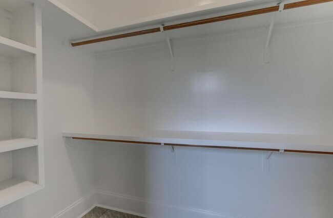 Building Photo - 130 Gateway Dr