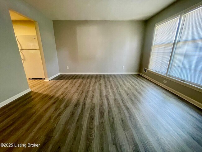 Building Photo - 8113 Clematis Ln