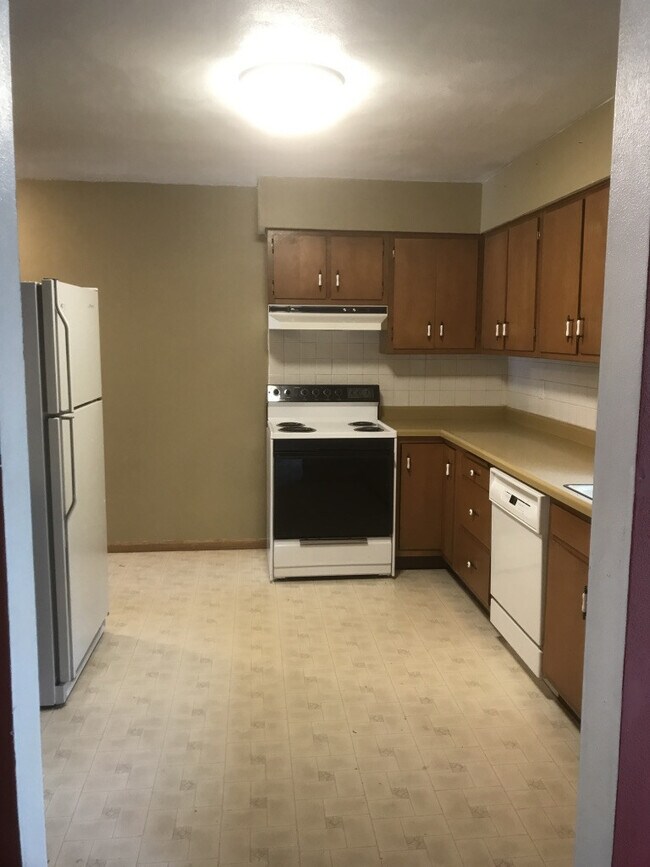 Building Photo - 510-512 Elm Street Duplex
