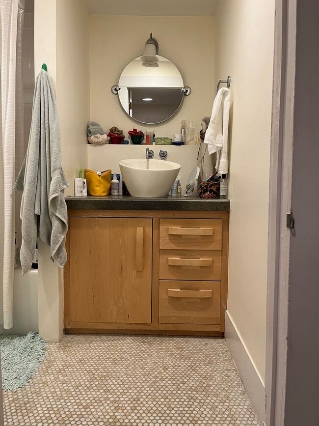 Building Photo - Beautiful In-Town Two Bedroom...