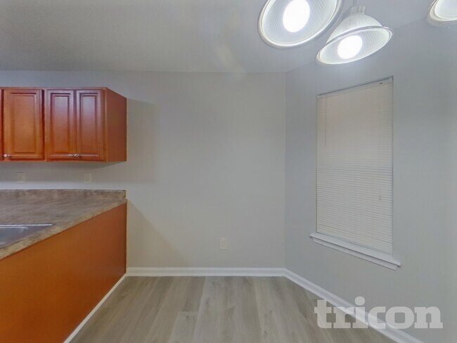 Foto del edificio - 5515 Sapphire Cir