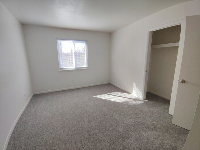 Building Photo - 600 Reusens Rd