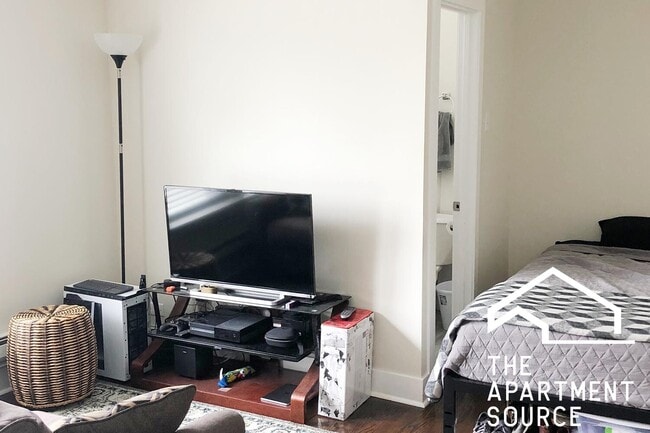 Photo - 2129 N Dayton St Apartment