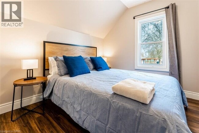 Photo du bâtiment - 235 King St