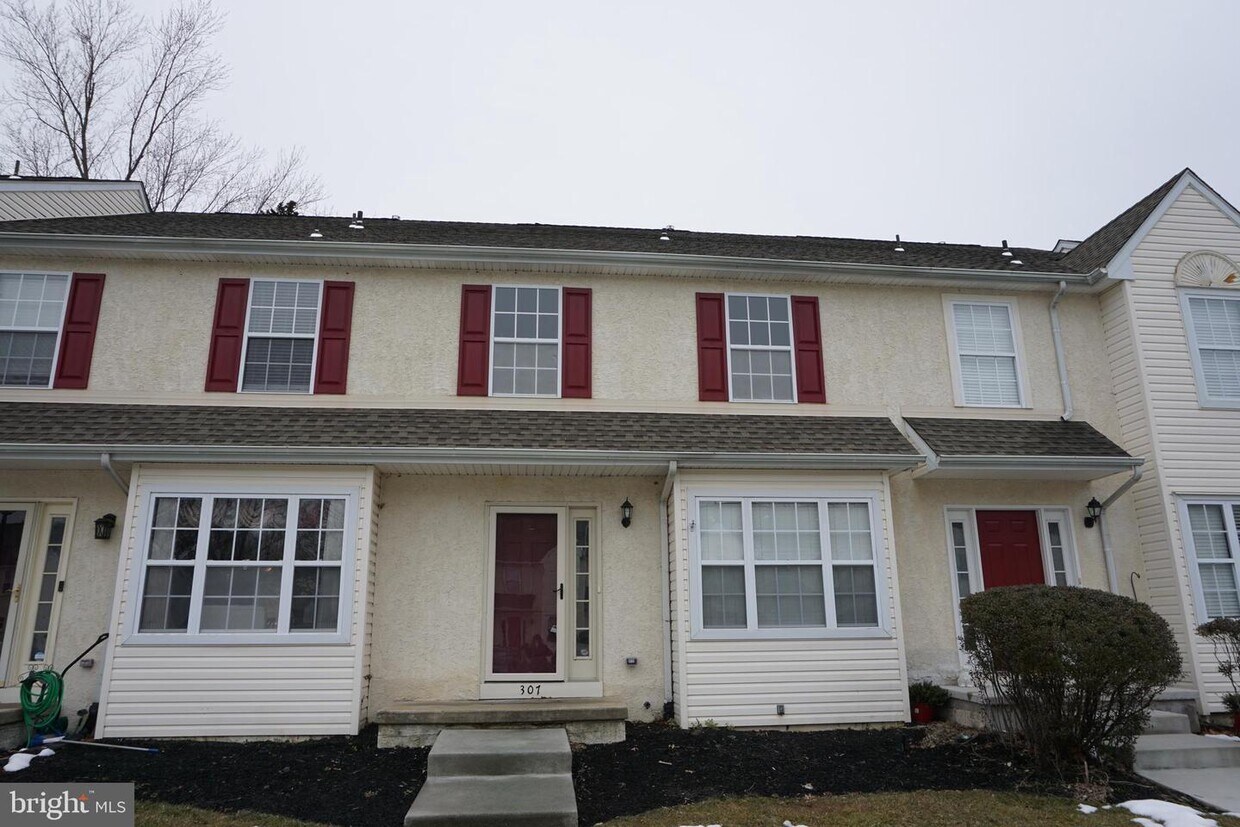 Foto principal - 307 Allens Ln