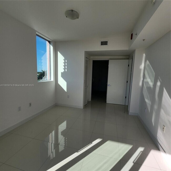 Building Photo - 7661 NW 107th Ave