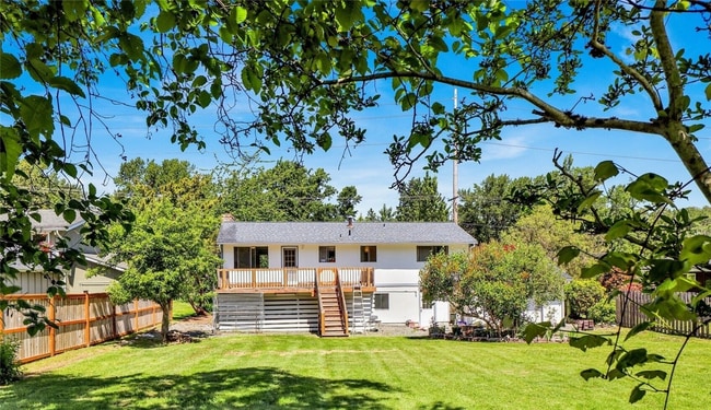Building Photo - Spacious 4 Bedroom, 2 Bathroom Home