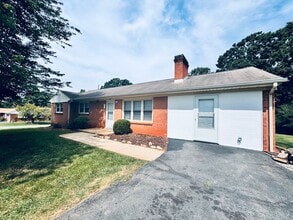 Building Photo - 113 Hydaway Dr