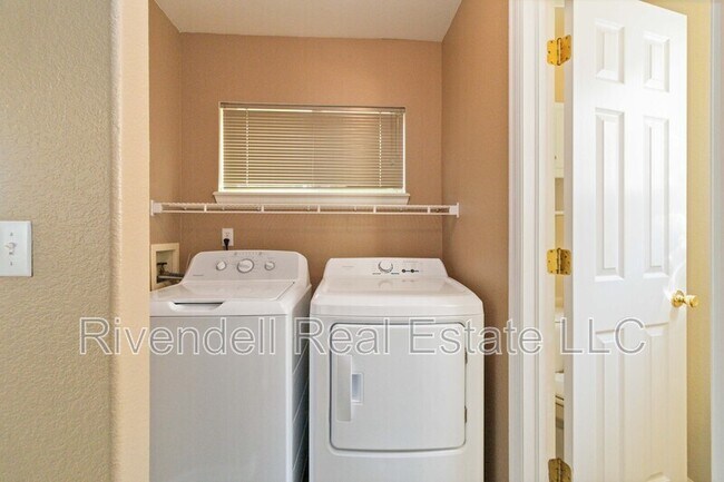 Foto del edificio - 1529 Spring Water Way