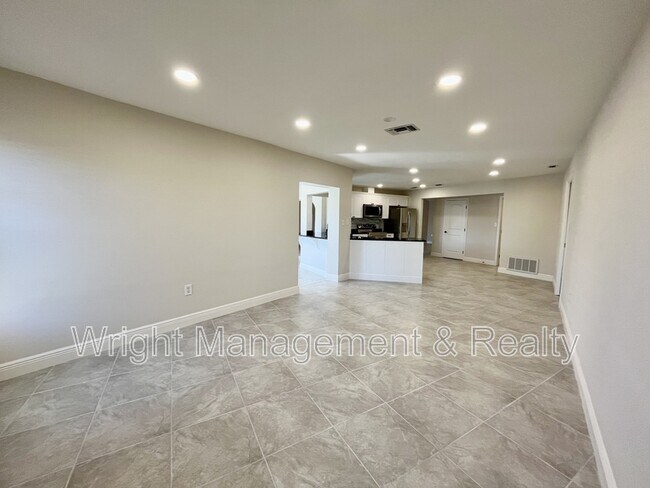 Foto del edificio - 5008 S Shore Dr