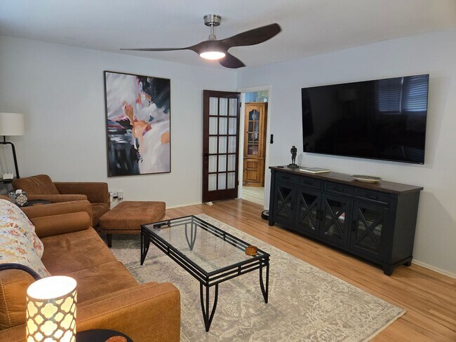 Building Photo - 613 Westbury Dr