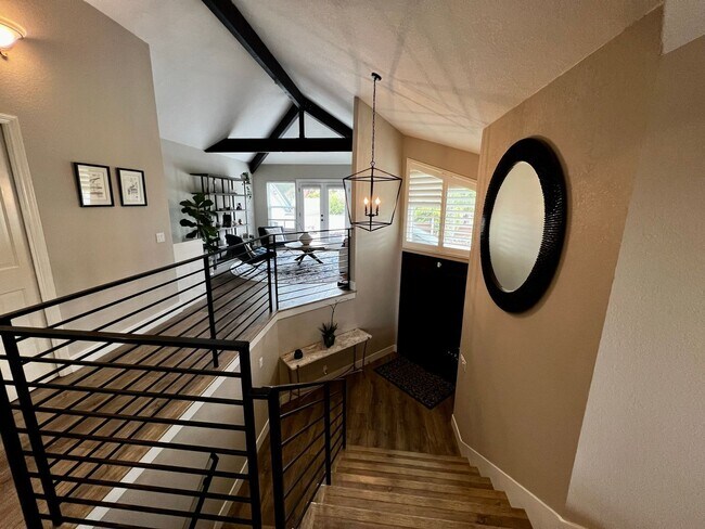 Building Photo - Modern & beautiful 3-bed, 2-bath Property ...