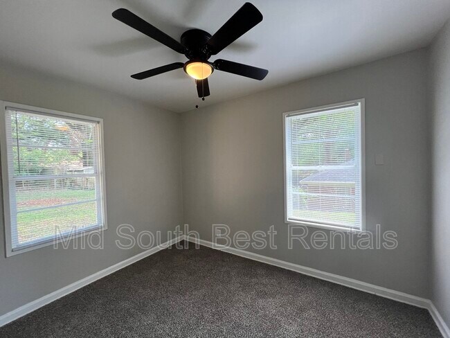 Building Photo - 1352 Haywood Ave