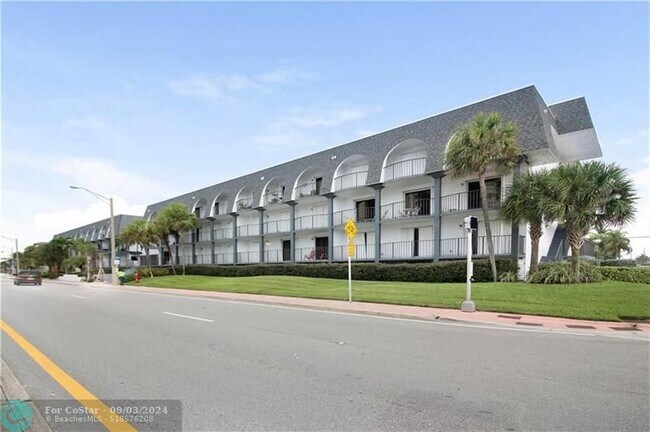 Building Photo - 4013 N Ocean Dr