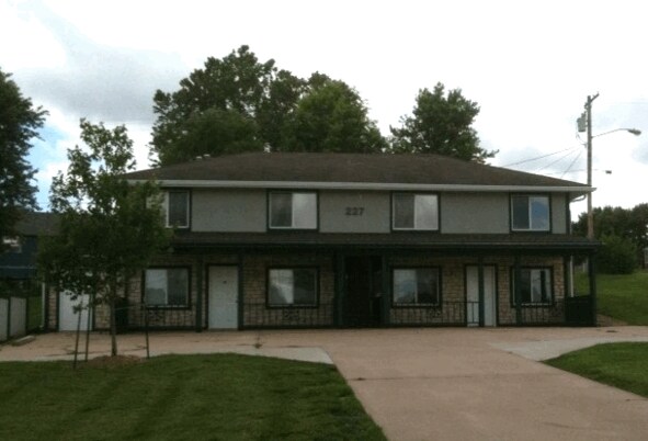 Primary Photo - 227 Cheyenne St