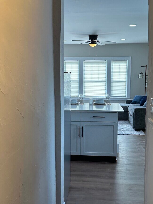 Foto del edificio - 1847 E 87th St