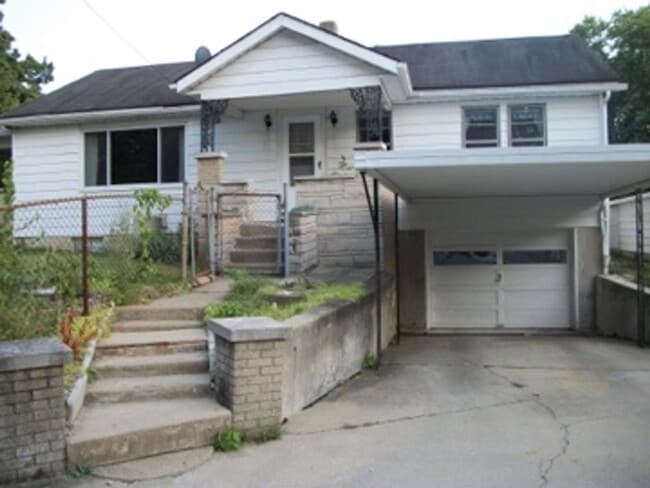 Building Photo - 3 bed/1 bath home near Upland Brewery avai...