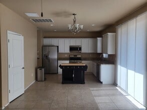 Building Photo - 2804 N Fair Oaks Ave