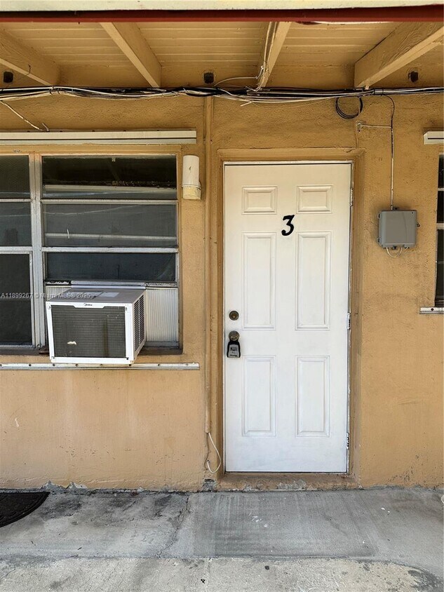Foto principal - 5797 Flagler St