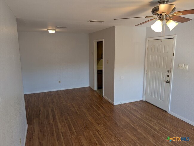 Foto del edificio - 1002 Charisse St