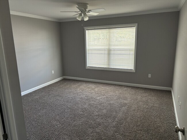 Bedroom - 323 Lowe Dr