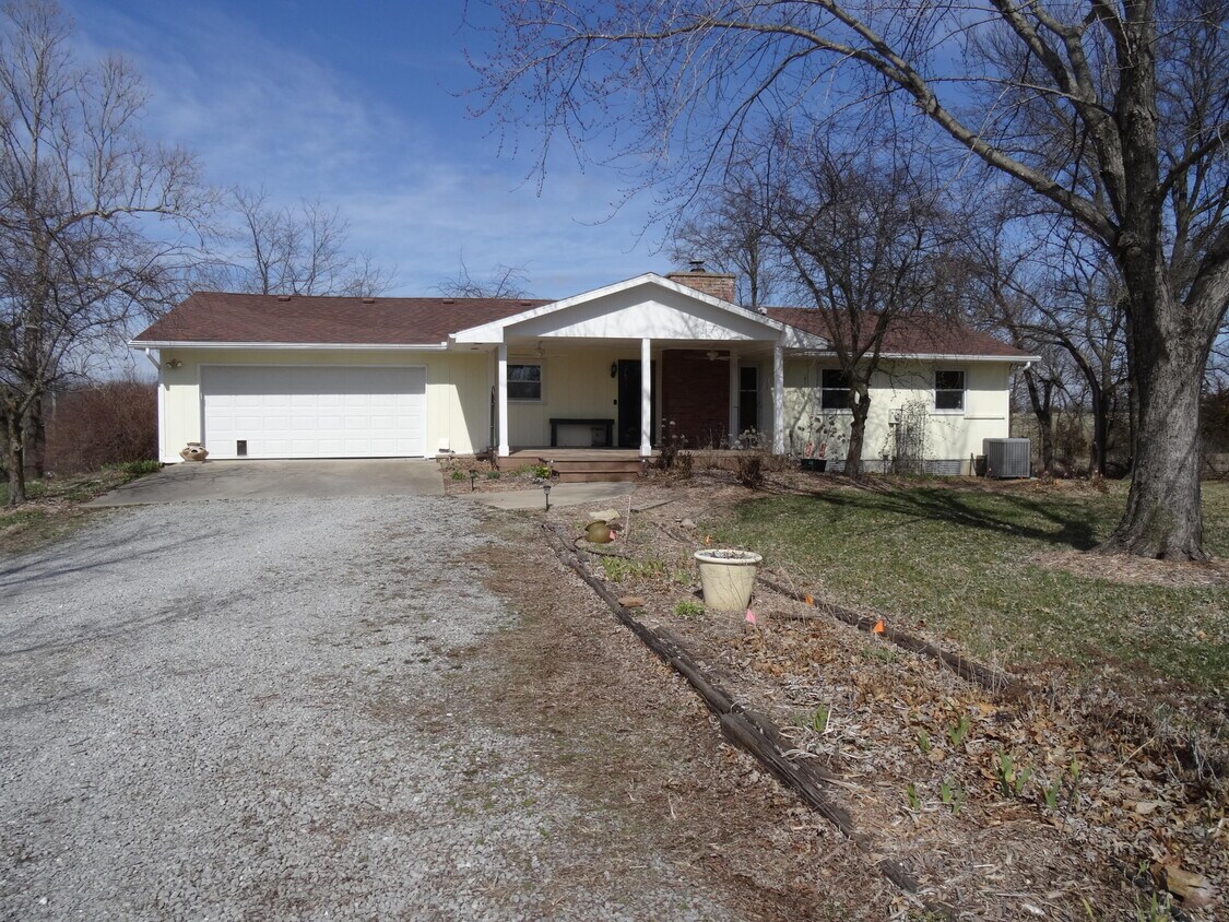 11000 E St Charles Rd, Columbia, MO 65202 House Rental in Columbia