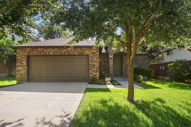 Building Photo - Charming Home Awaits: Spacious & Modern Li...