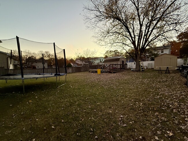 Amplio patio trasero compartido - 7724 Acrocomia Dr